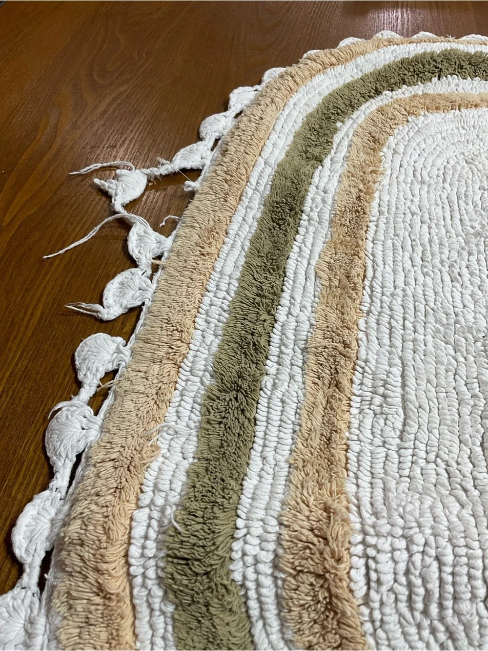 2 pc vintage Mid century Crochet Trim bathroom rug set - Cream & White